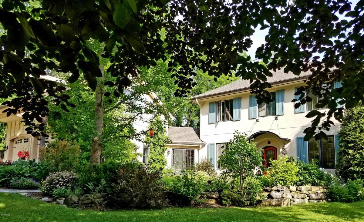 Front exterior Front exterior