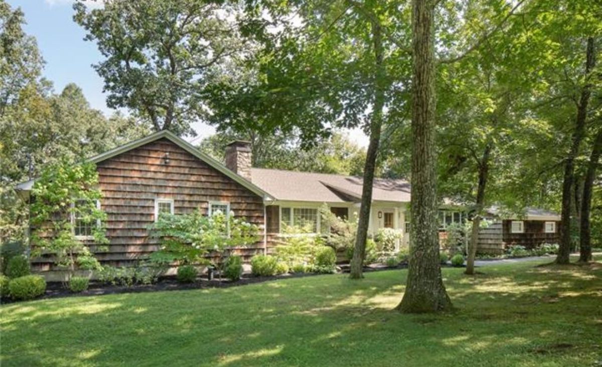 Exterior main Exterior main