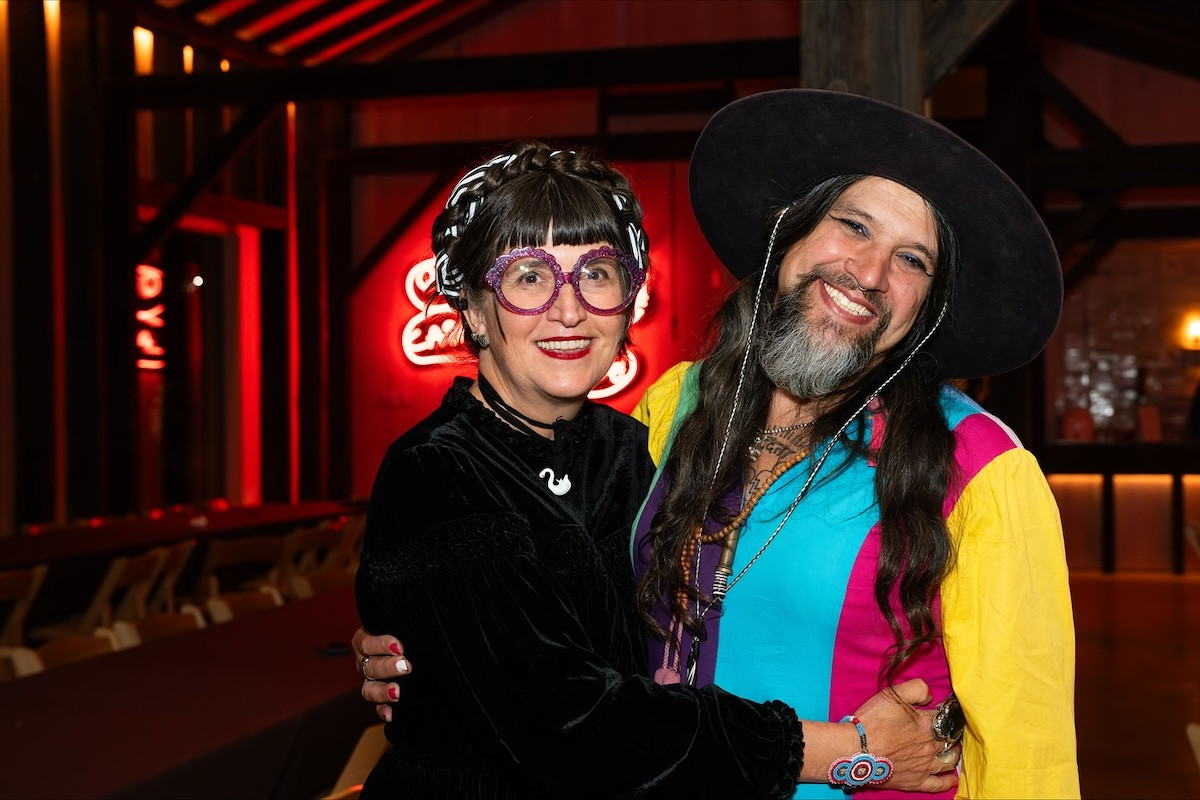 Erika deVries and Matteline deVries-Dilling of Lite Brite Neon. - Karen Pearson. Courtesy Art Omi. Erika deVries and Matteline deVries-Dilling of Lite Brite Neon. - Karen Pearson. Courtesy Art Omi.