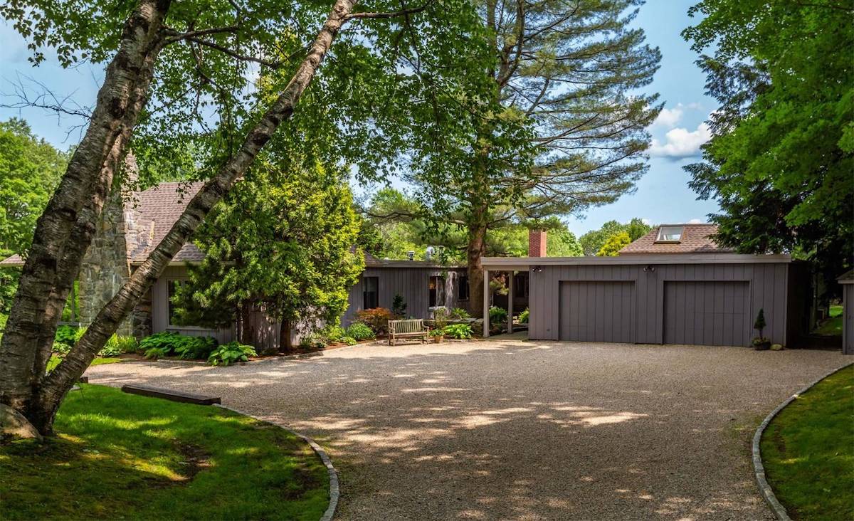 Exterior main Exterior main