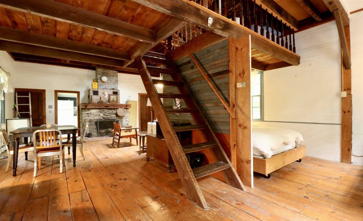 Ladder to loft Ladder to loft