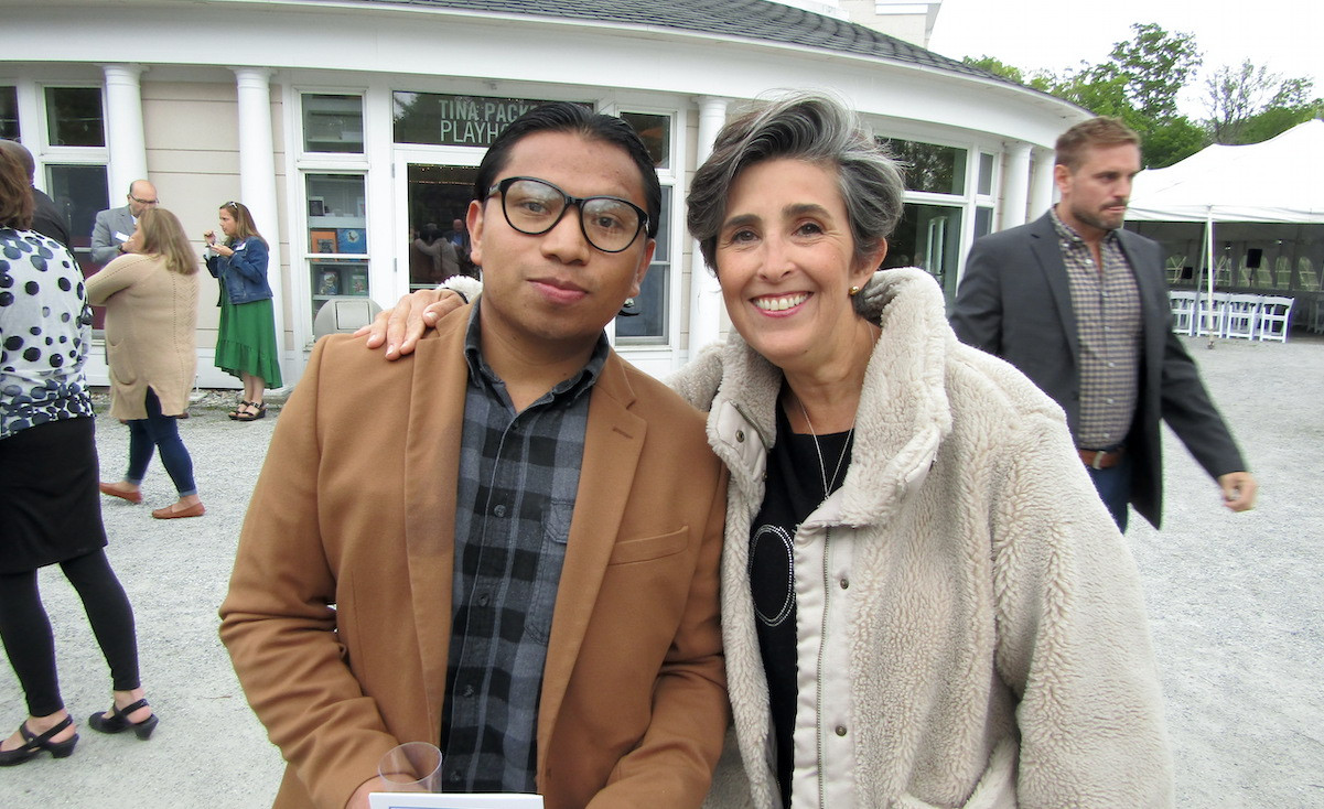 Mauricio poses with Eleanore Velez Mauricio poses with Eleanore Velez