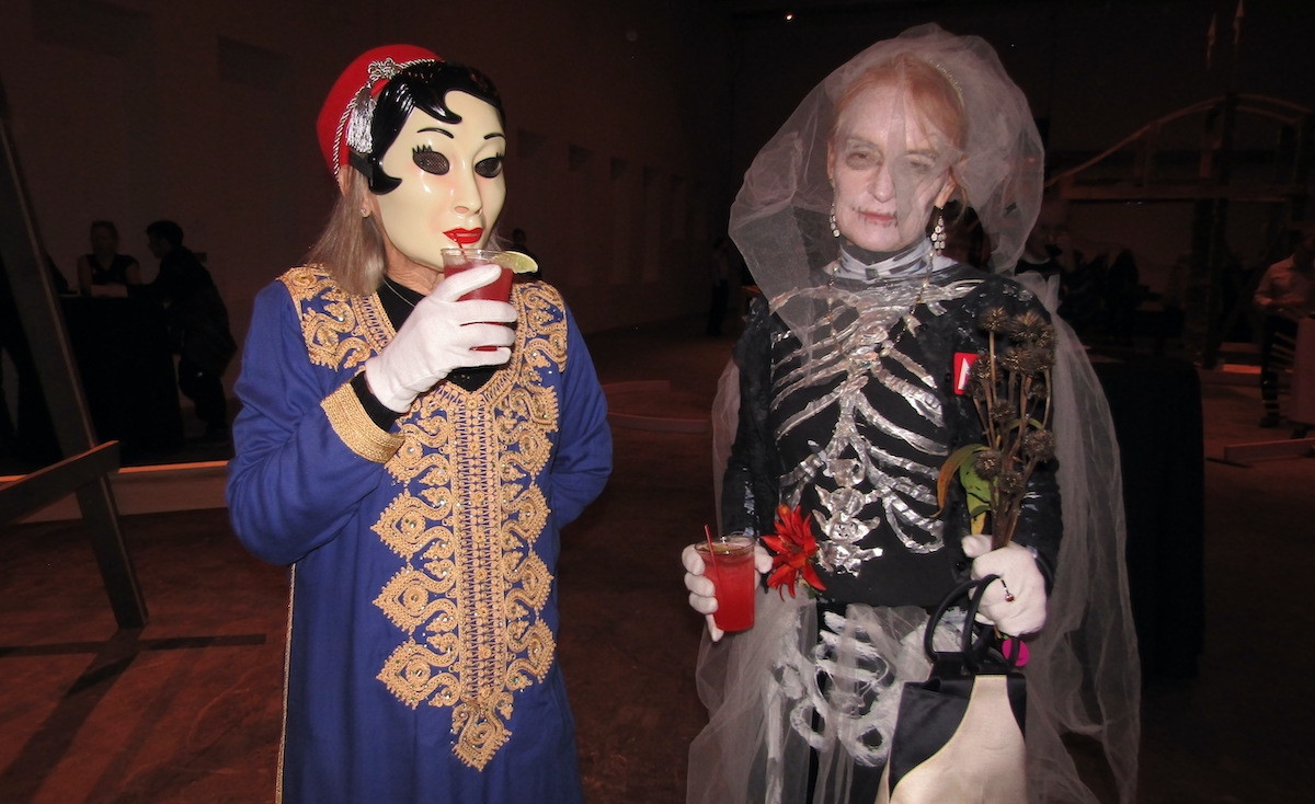 Sisters Alice Bojanowski and Betsy Lluch Sisters Alice Bojanowski and Betsy Lluch