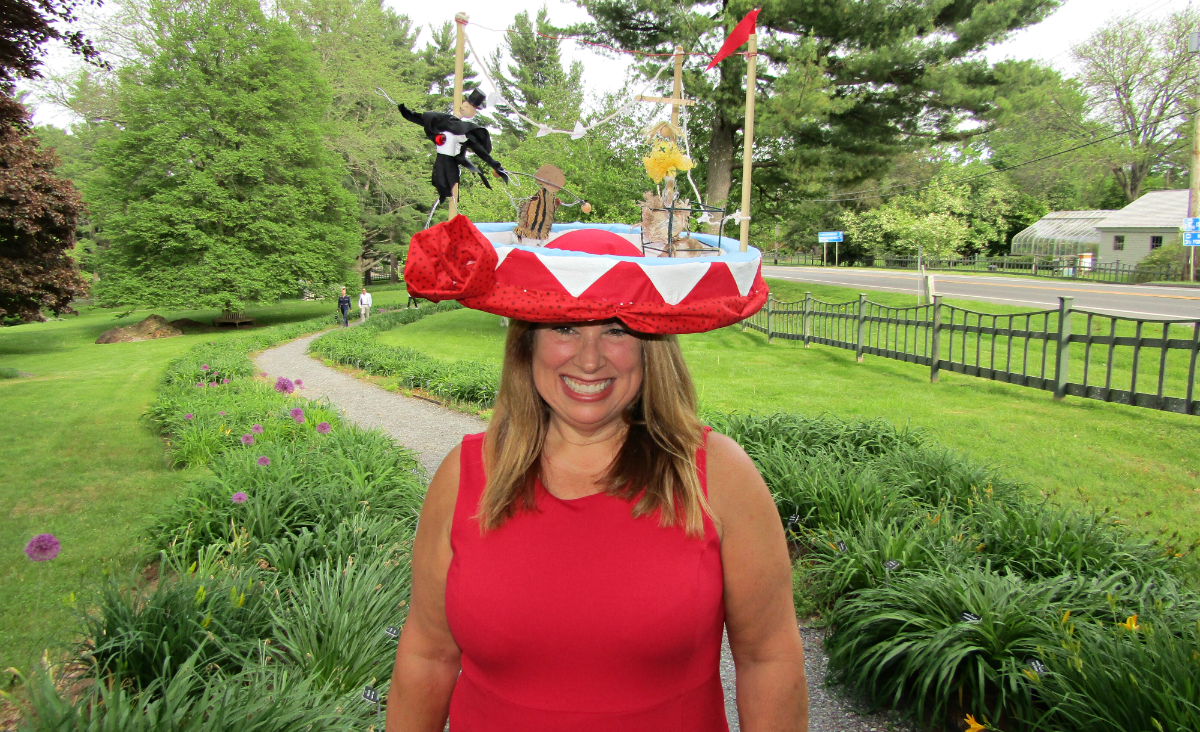 Anita Ytuarte&nbsp;knows how to dress for a garden party.