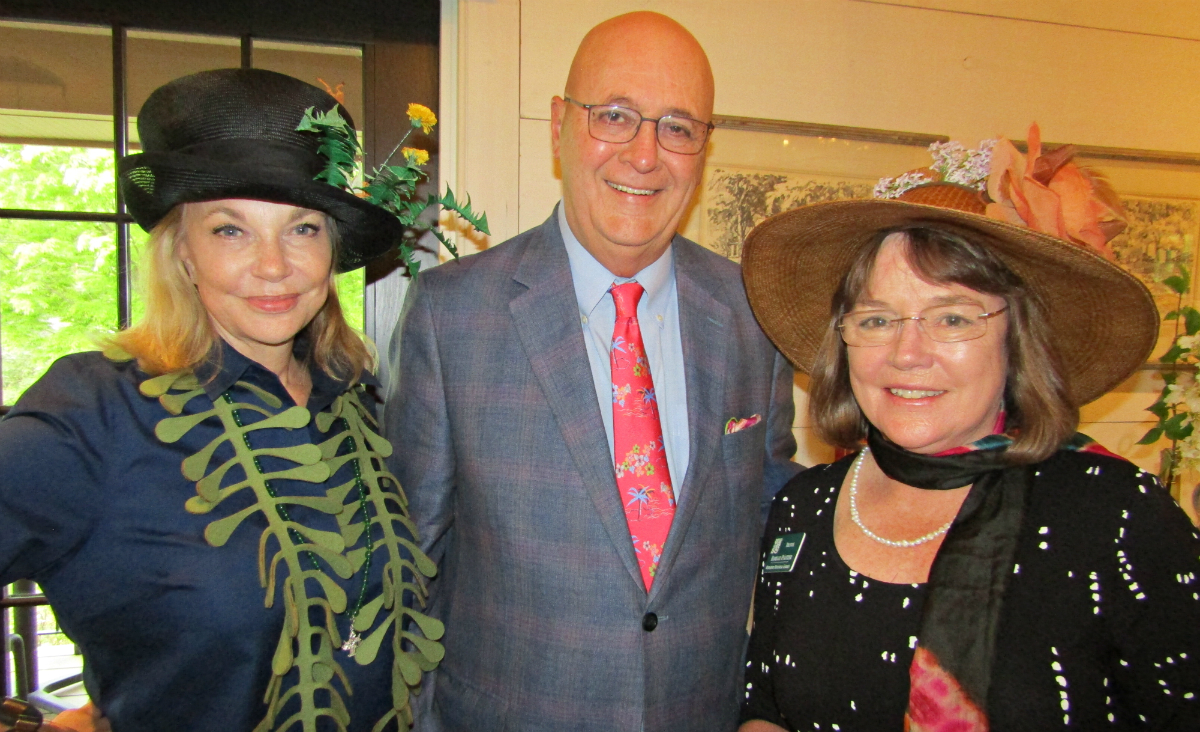 Trustees&nbsp;Joanne Leonhardt Cassullo&nbsp;and&nbsp;Ramelle Pulitzer&nbsp;flank&nbsp;Robert Horvath
