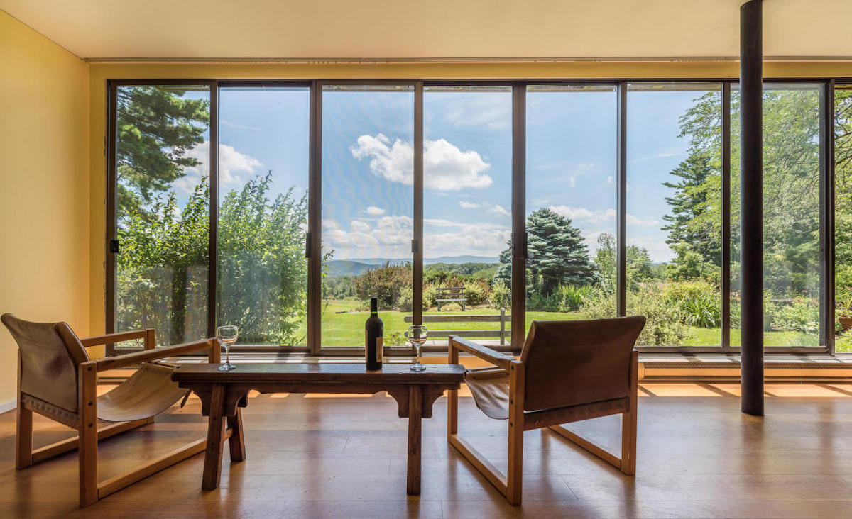 Floor-to-ceiling&nbsp;windows