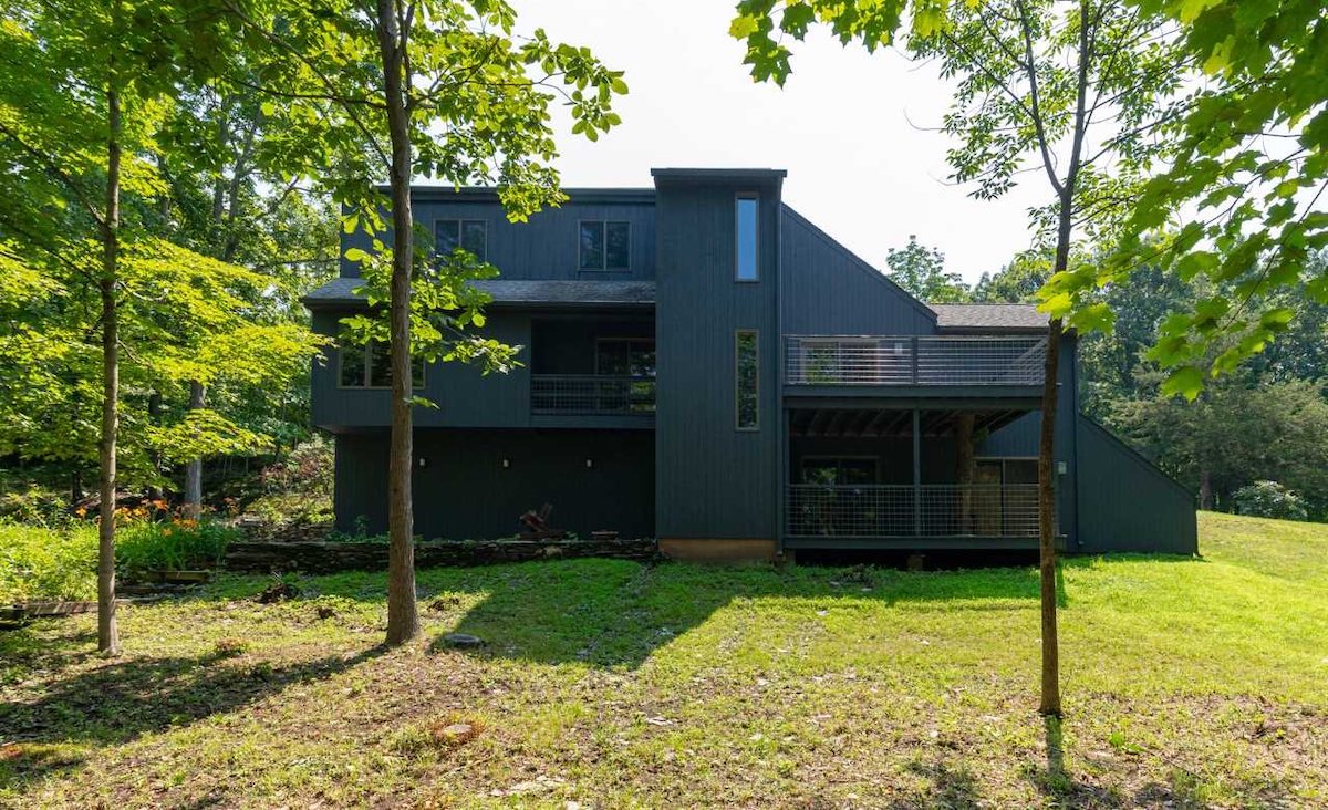 Rear exterior Rear exterior