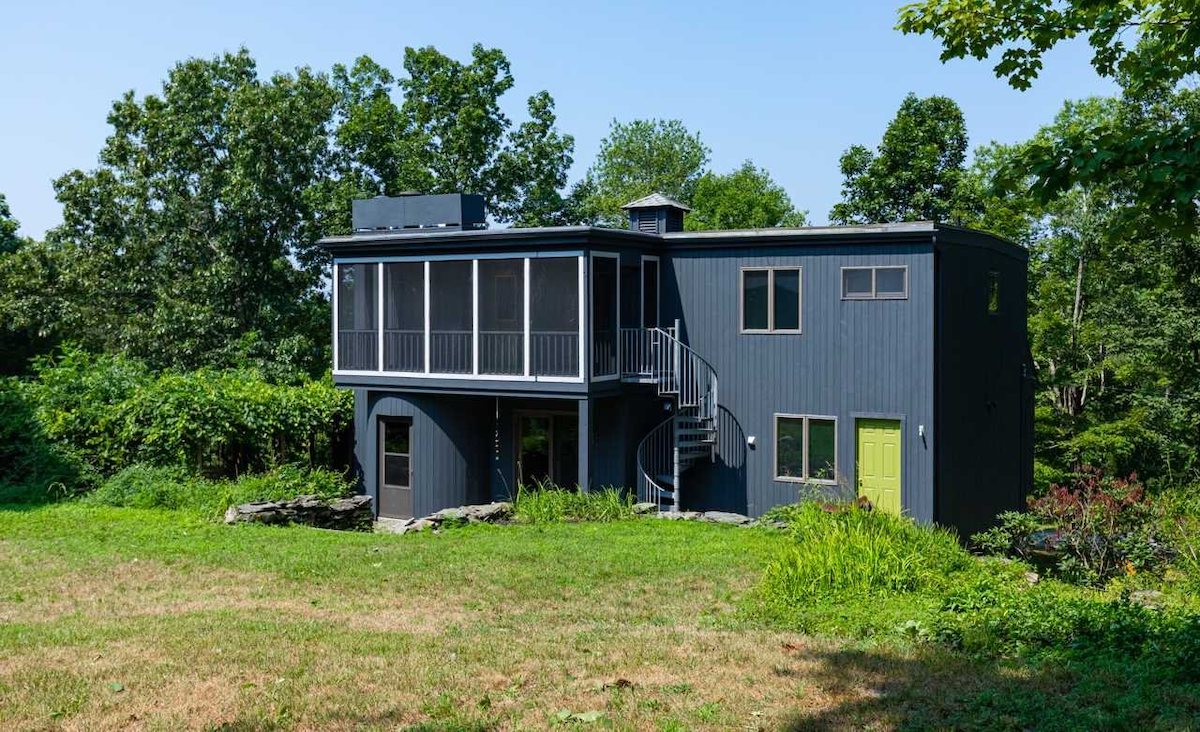 Exterior main Exterior main