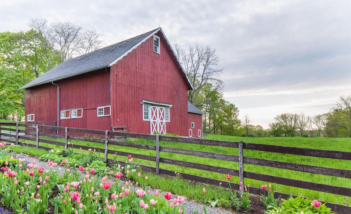 Barns and pastures Barns and pastures
