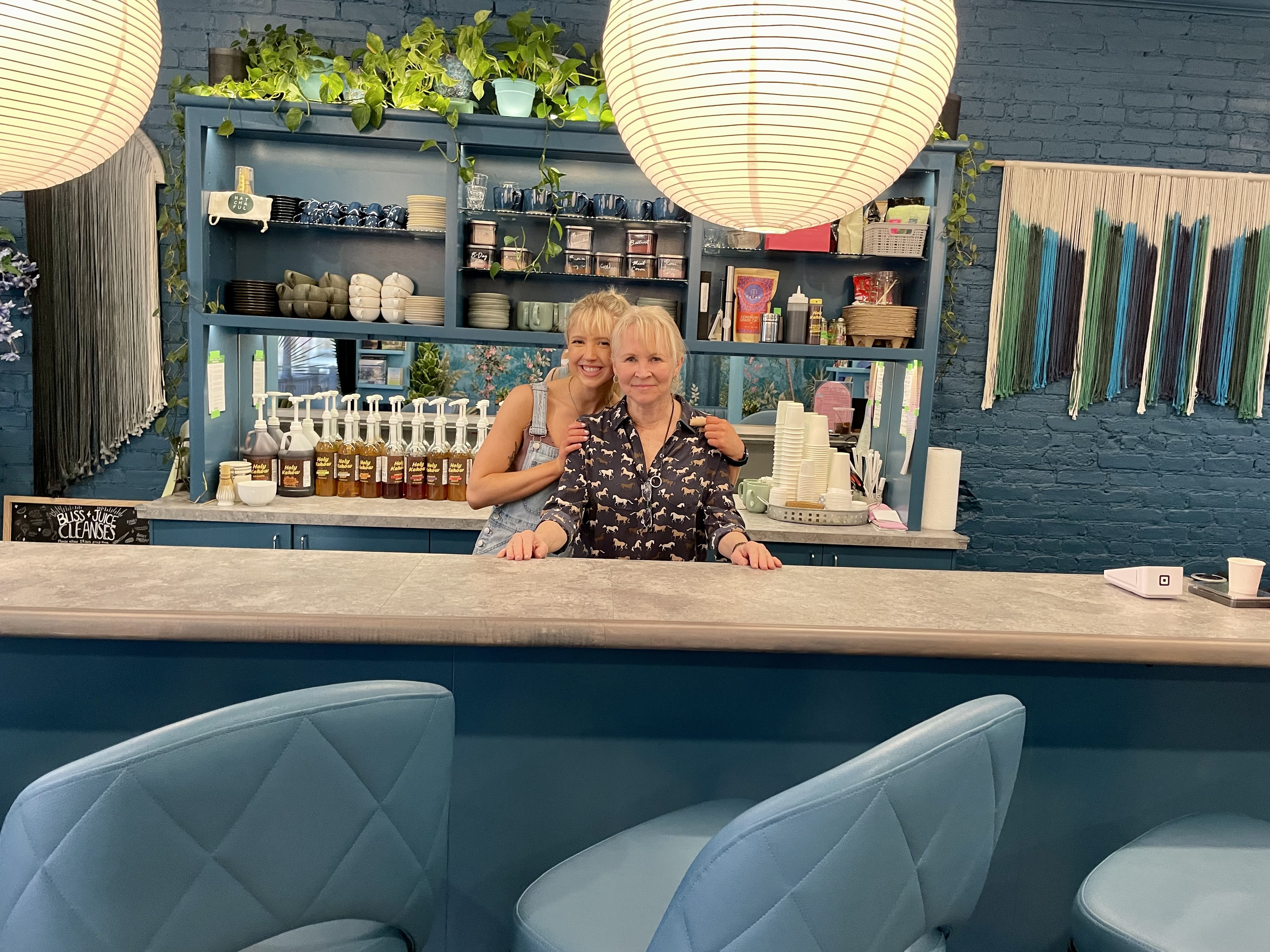 Annie and Tara Sullivan Annie and Tara Sullivan