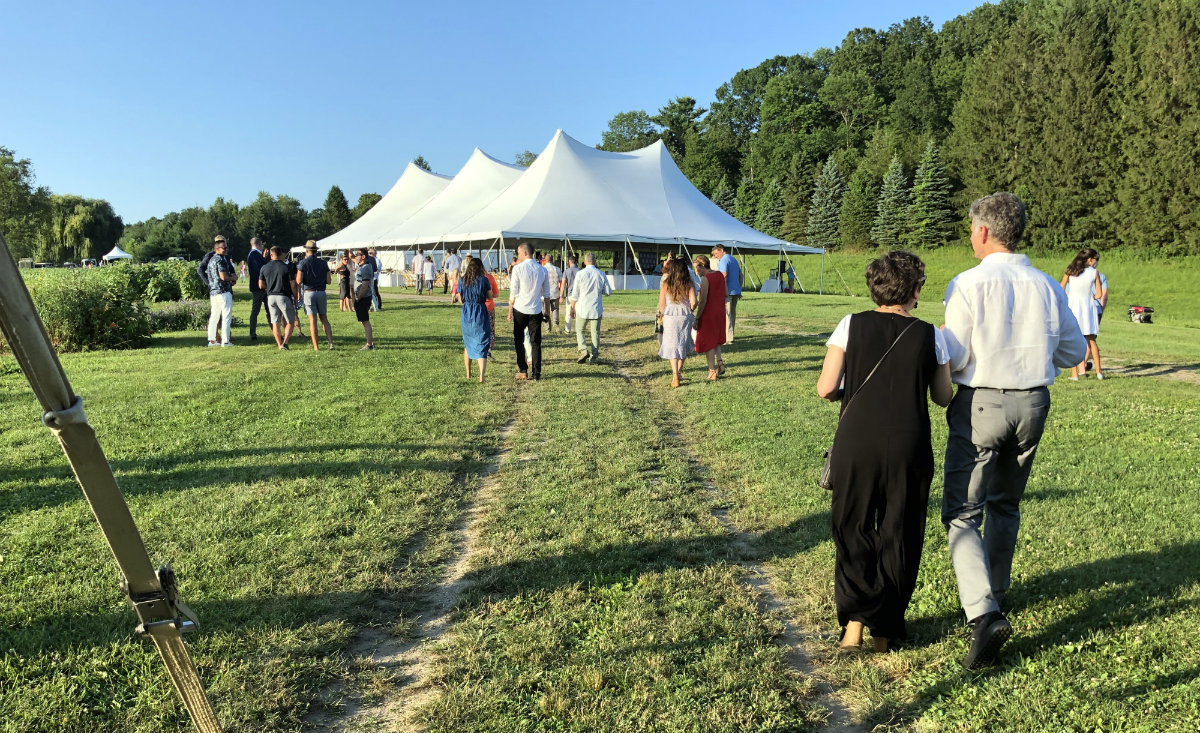 Guests respond to the dinner bell. Guests respond to the dinner bell.