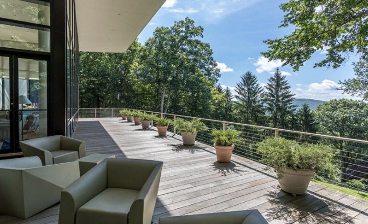 Wraparound deck Wraparound deck 