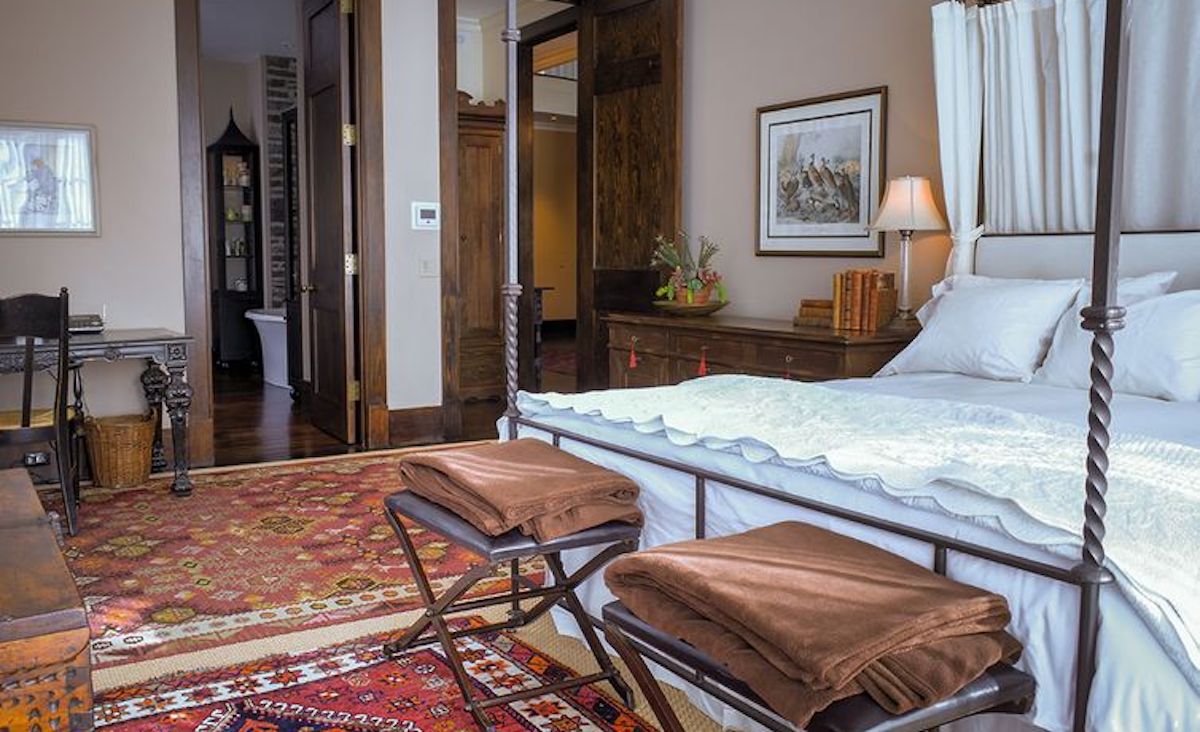 Master bedroom Master bedroom