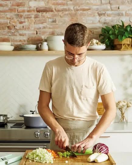 Lukas Volger crafts the perfect veggie burger.