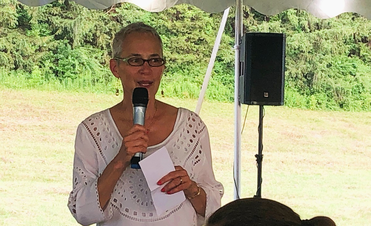 Liz Neumark addresses the guests.