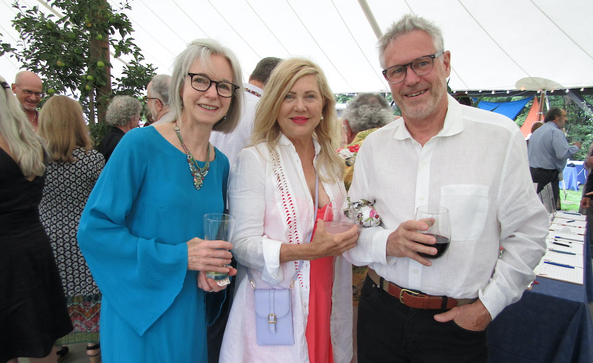 Gala committee member Elaine Khosrova, Lisa Bouchard Hoe and Ed Hoe Gala committee member Elaine Khosrova, Lisa Bouchard Hoe and Ed Hoe