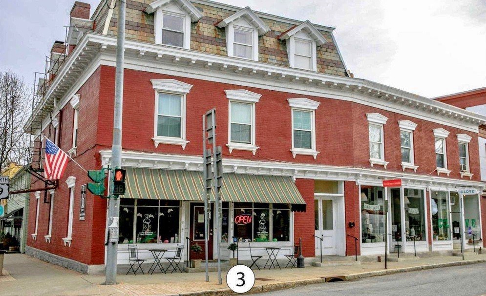 J and J&#39;s Gourmet, a Red Hook community breakfast and lunch staple, occupies&nbsp;the ground floor of one of the main buildings for sale in the center of Red Hook.