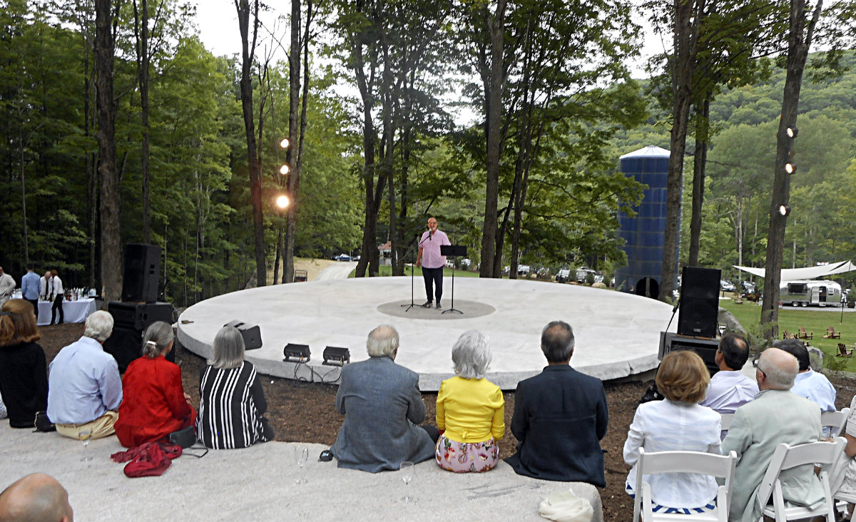 Executive Director Itamar Kubovy welcomes and thanks guests and supporters.