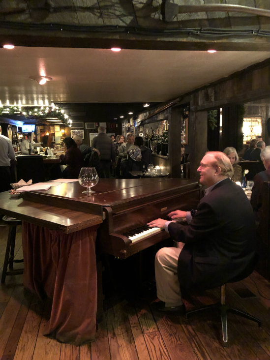 Roger Young entertains the after-shopping crowd at the venerable Fife &#39;n Drum.