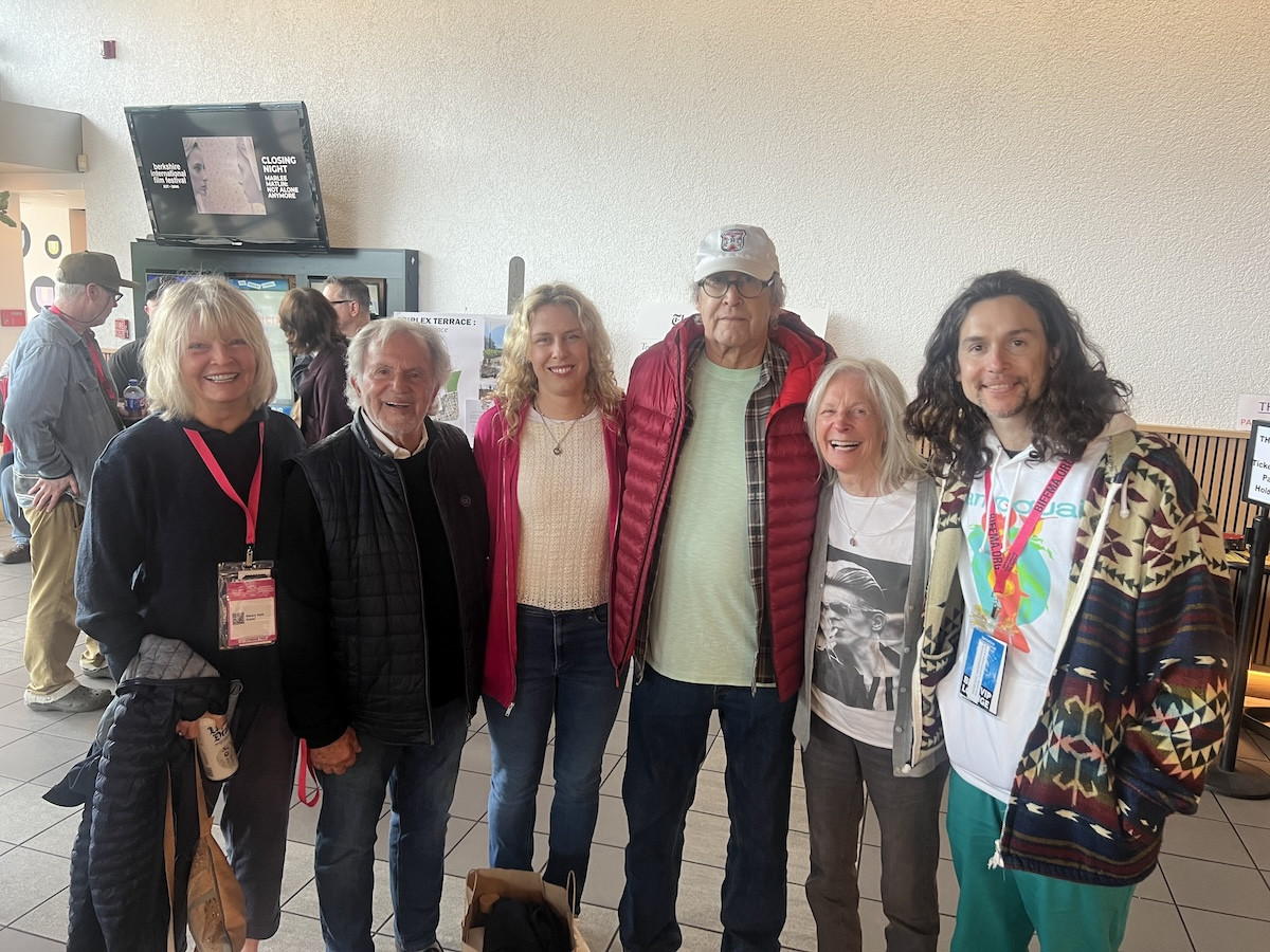 Nancy Hult Ganis, with her husband Sid Ganis, former president of the Academy of Motion Picture Arts and Sciences, Sydney Chase, Chevy Chase, Maura Smith, director of Steve Schapiro: Being There, and her son Theo Schapiro. Chase, a close friend of Steve Schapiro, made a suprise stop at the Caddie Shack minigolf course in Canaan on his way to the festival, which caused quite a stir online! Nancy Hult Ganis, with her husband Sid Ganis, former president of the Academy of Motion Picture Arts and Sciences, Sydney Chase, Chevy Chase, Maura Smith, director of Steve Schapiro: Being There, and her son Theo Schapiro. Chase, a close friend of Steve Schapiro, made a suprise stop at the Caddie Shack minigolf course in Canaan on his way to the festival, which caused quite a stir online!