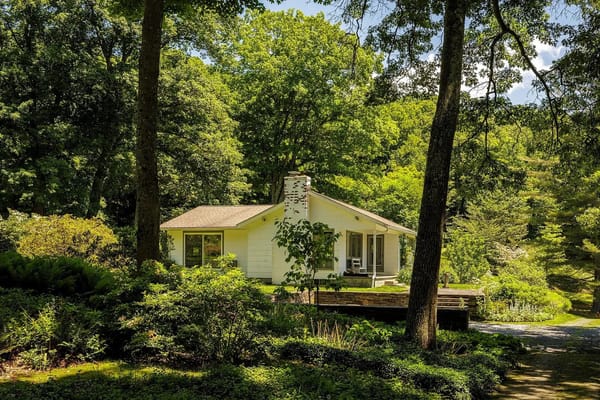 Secret Garden, Minutes from MetroNorth