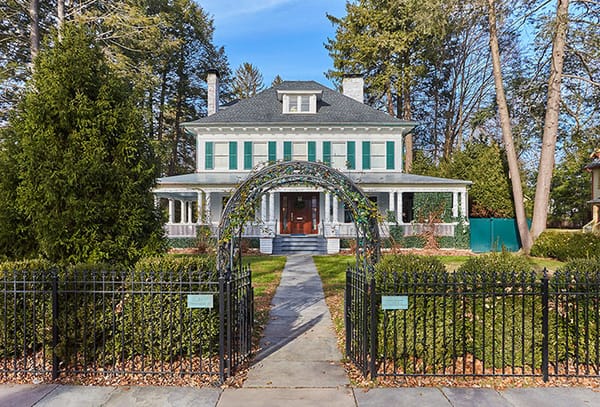 Rhinebeck Luxe Colonial