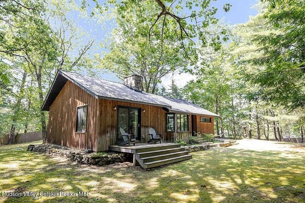 Pristine Lakeside Camp House in Hillsdale