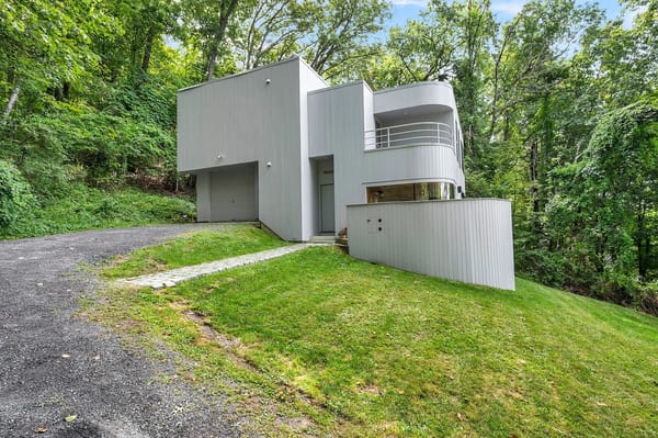 80s Curves in Sharon