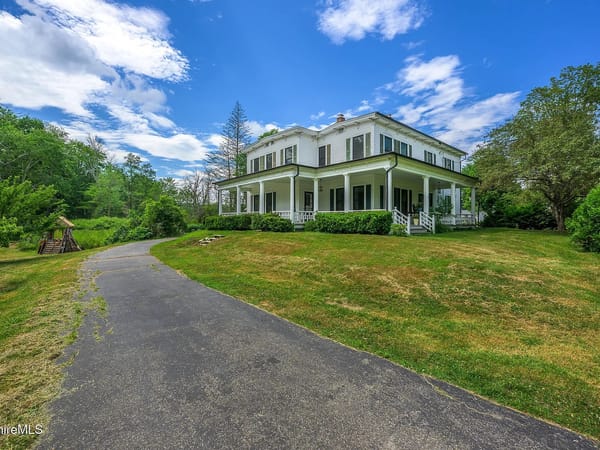 A Colonial for Lovers in New Lebanon