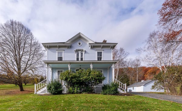 Center Hall Standout