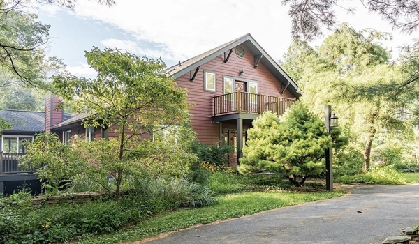 A Tropical Getaway in Pleasant Valley