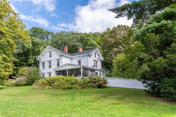 Stockbridge Colonial