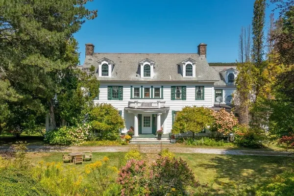 1929 Lake Garfield Estate with Olmsted-Attributed Grounds