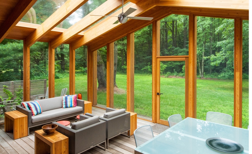 <p><strong>Screened porch.</strong> Photo: Aaron Thompson</p>