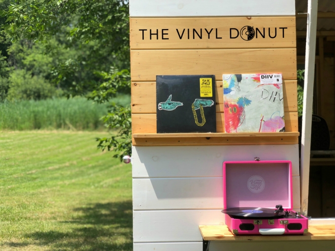 <p><strong>The Vinyl Donut set up outside.</strong></p>